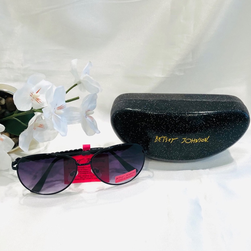‼️SOLD‼️Betsey Johnson Black Aviator Sunglasses - Picture 9 of 10